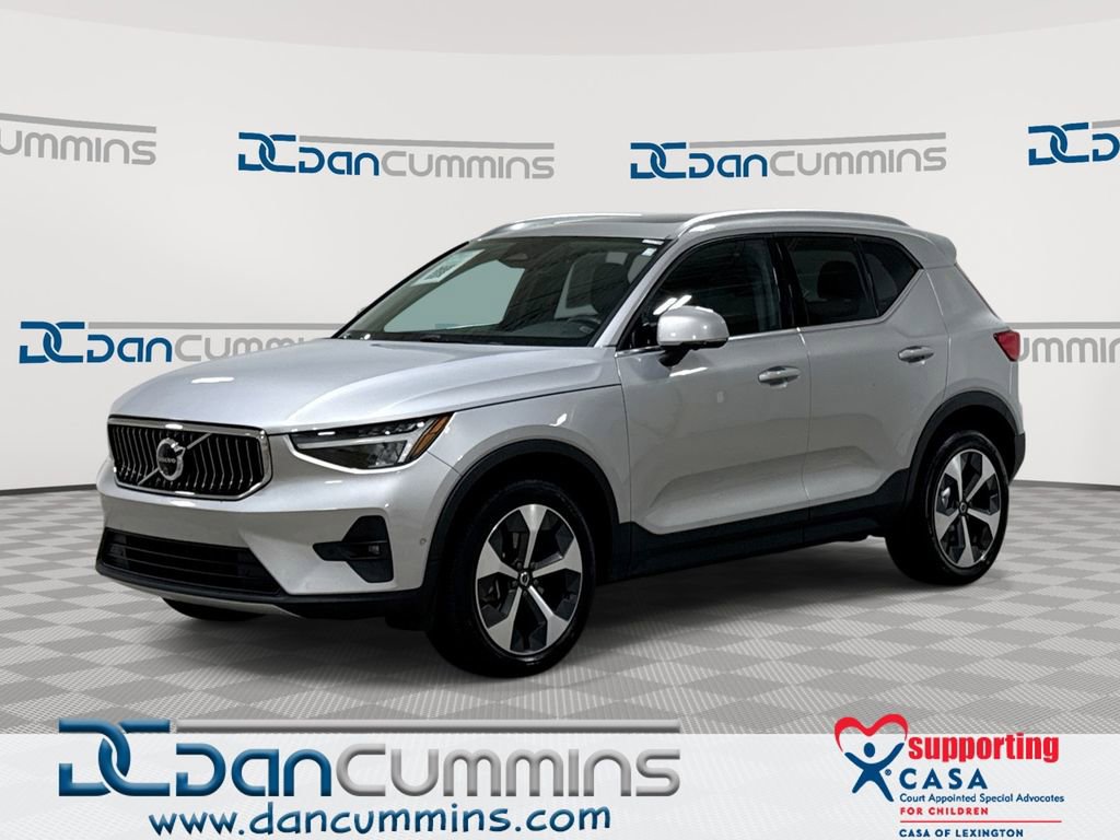 Used 2024 Volvo XC40 B5 Plus image 1