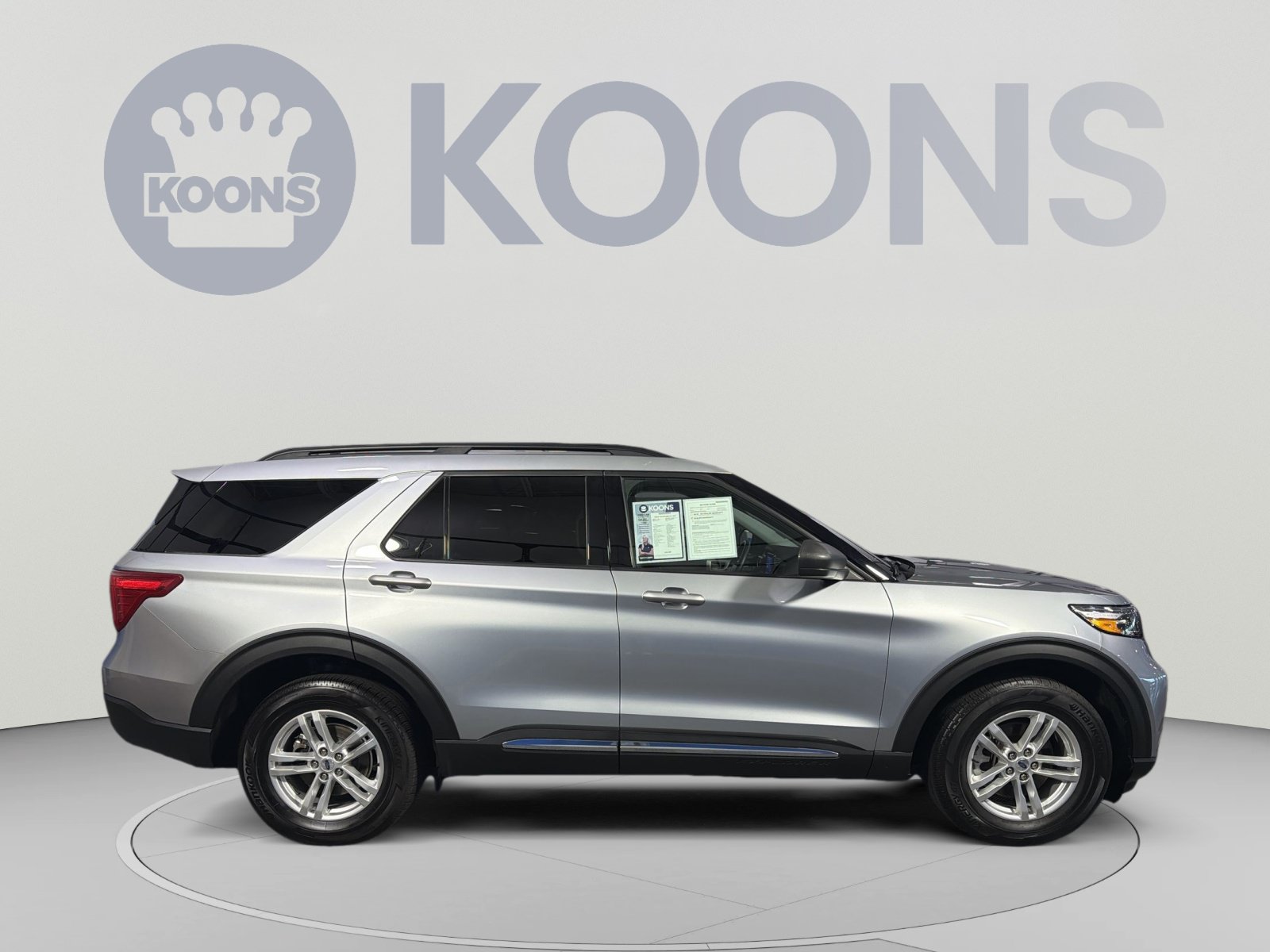 Used 2023 Ford Explorer XLT w/ Equipment Group 202A AWD/4WD image 8