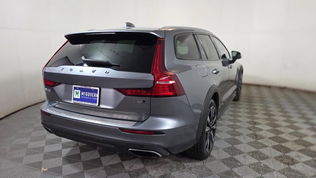 Used 2021 Volvo V60 T5 Cross Country w/ Climate Package image 7