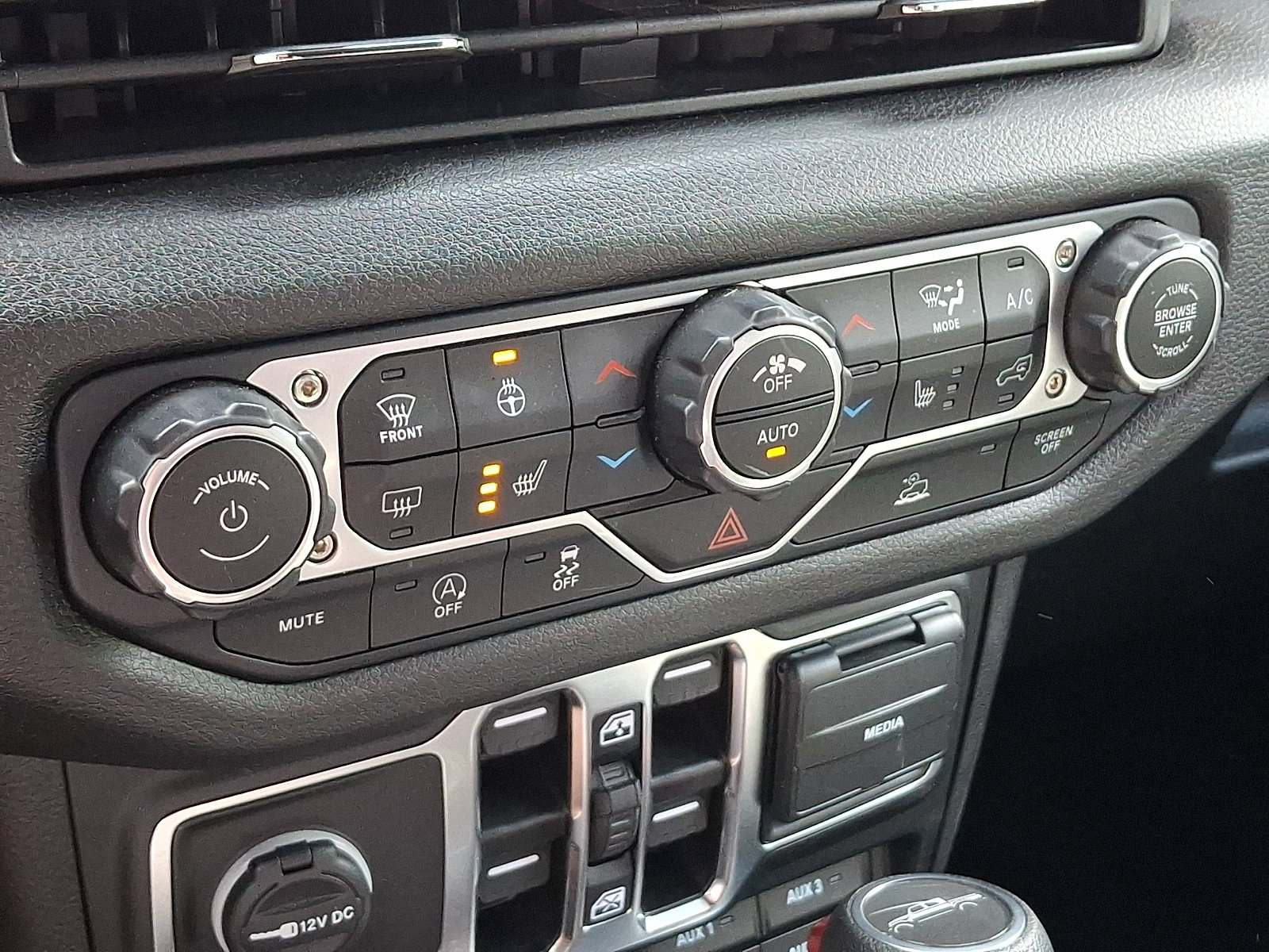 Certified 2025 Jeep Gladiator Sport AWD/4WD image 15
