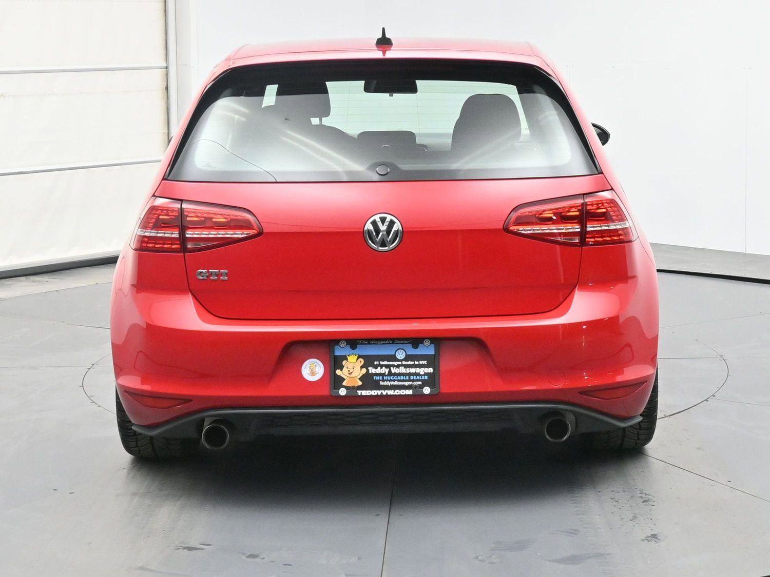 Used 2015 Volkswagen Golf S image 22