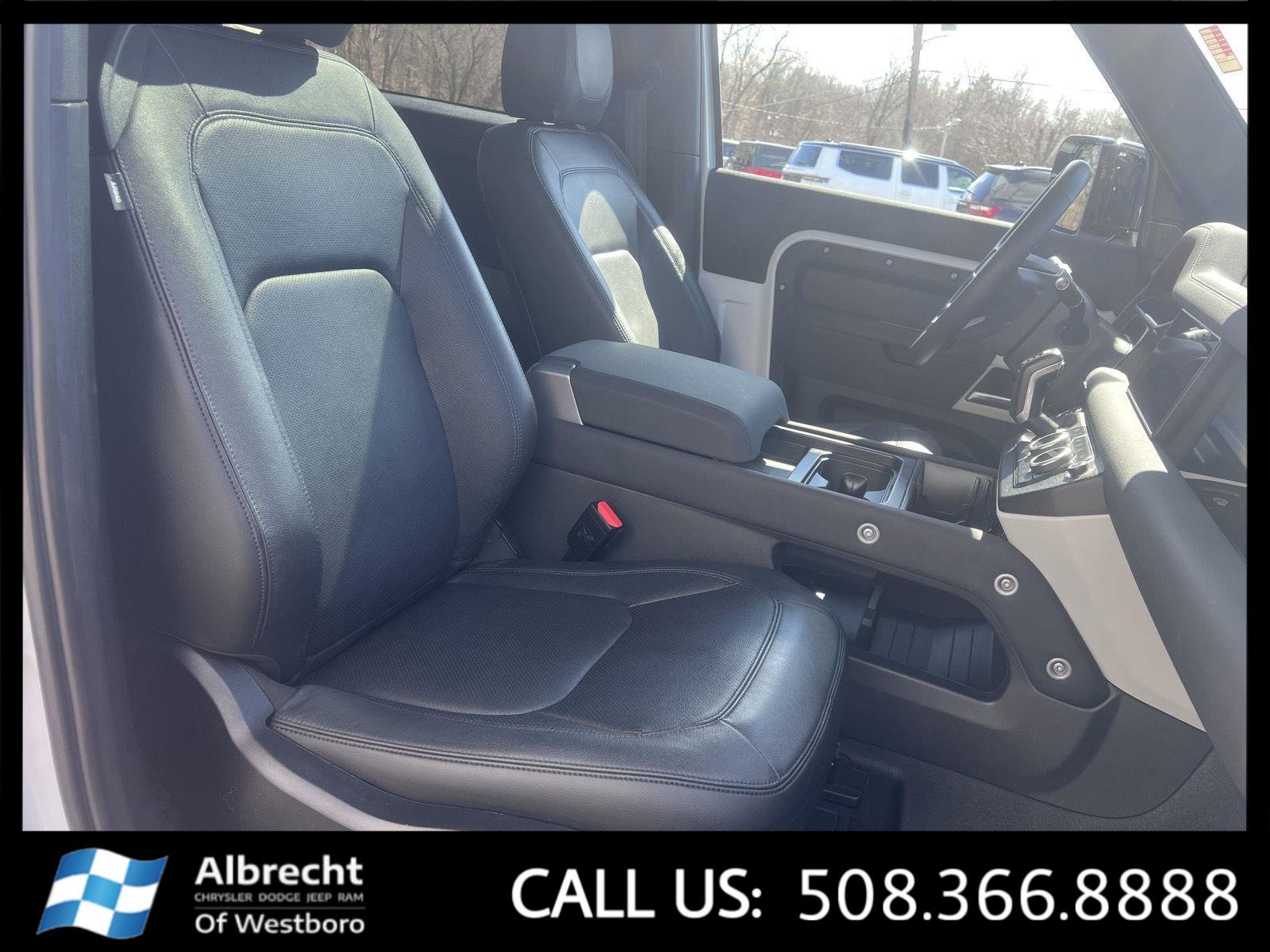 Used 2023 Land Rover Defender 90 SE image 15