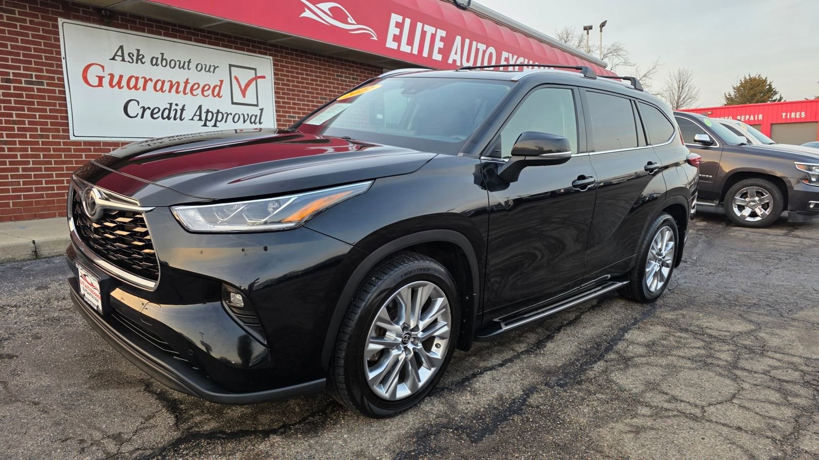 Used 2022 Toyota Highlander Limited image 1