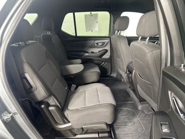 Used 2023 Chevrolet Traverse LT w/ Rear Camera Mirror Package image 16