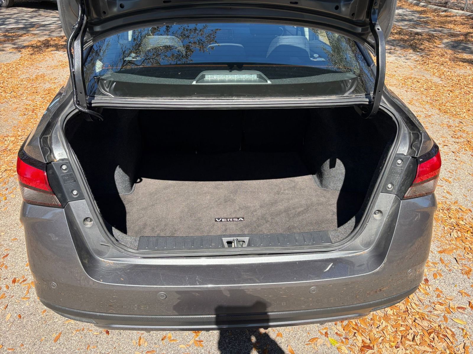 Used 2025 Nissan Versa SV FWD image 27