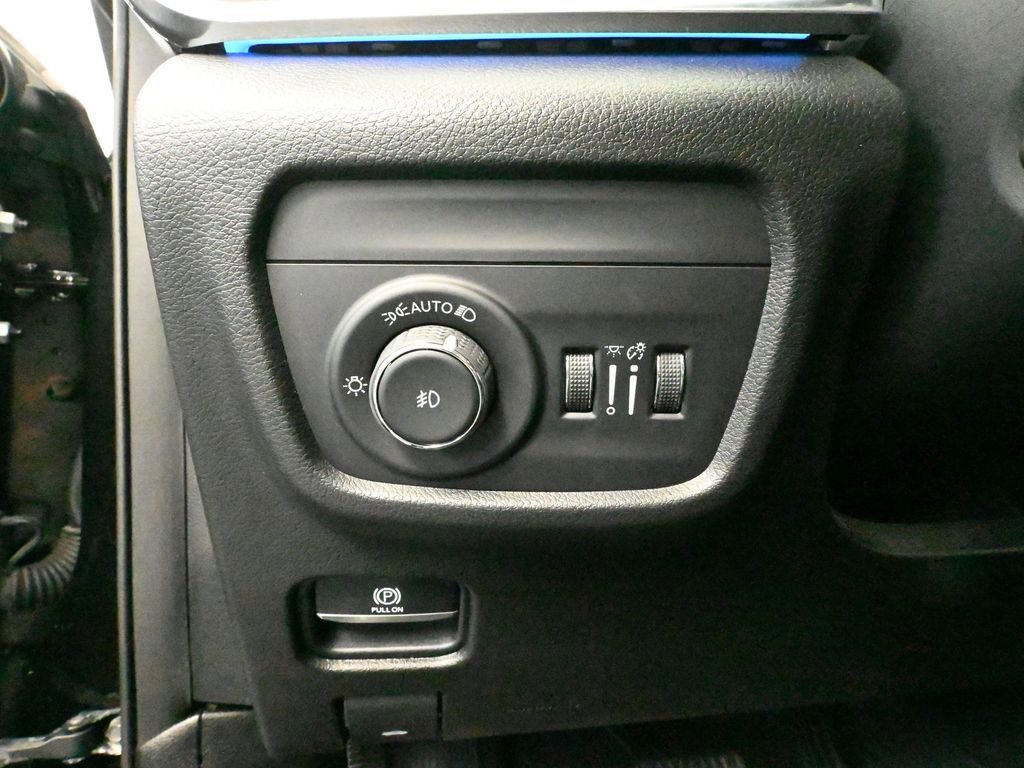 Used 2021 Jeep Grand Cherokee L Summit w/ Luxury Tech Group V AWD/4WD image 34