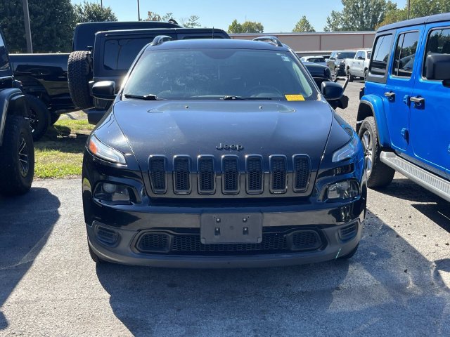Used 2017 Jeep Cherokee Sport FWD image 5