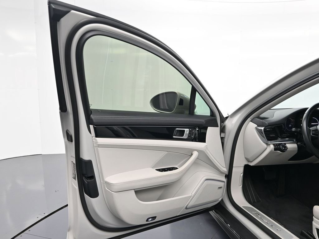 Certified 2022 Porsche Panamera 4 Executive image 16