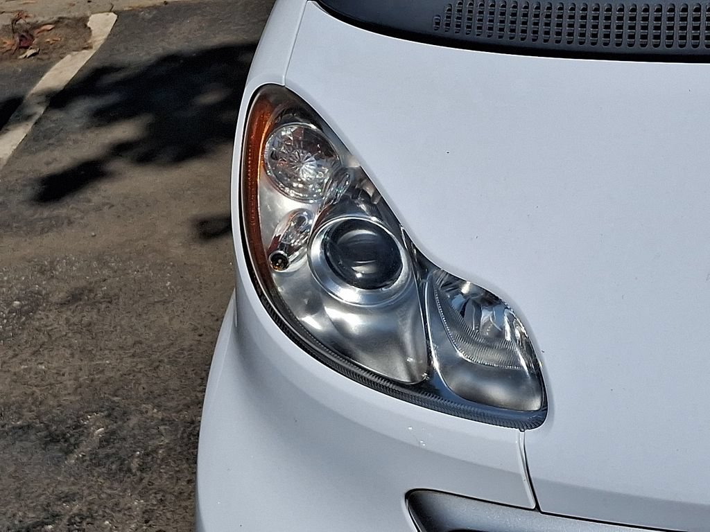 Used 2015 smart fortwo passion RWD image 3