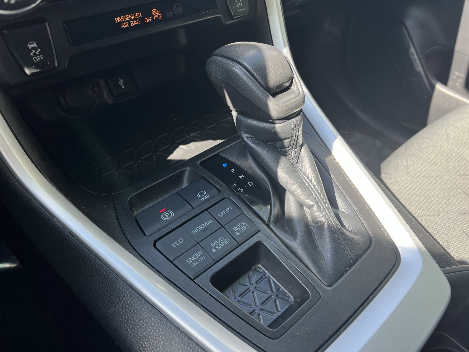 Used 2022 Toyota RAV4 XLE AWD/4WD image 29