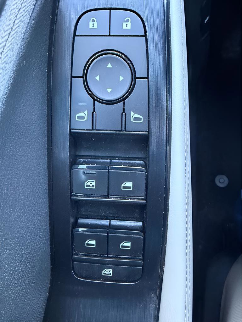 Certified 2022 Nissan Rogue SV image 17