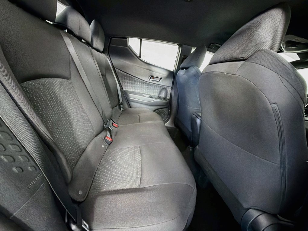 Used 2018 Toyota C-HR XLE FWD image 27