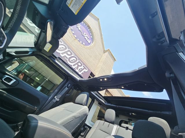 Used 2025 Jeep Wrangler Unlimited Sahara w/ Safety Group AWD/4WD image 11