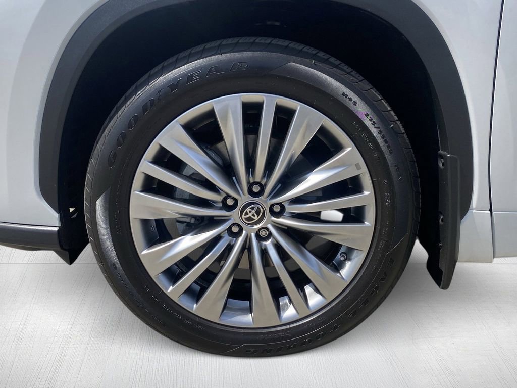Used 2024 Toyota Highlander Platinum image 14
