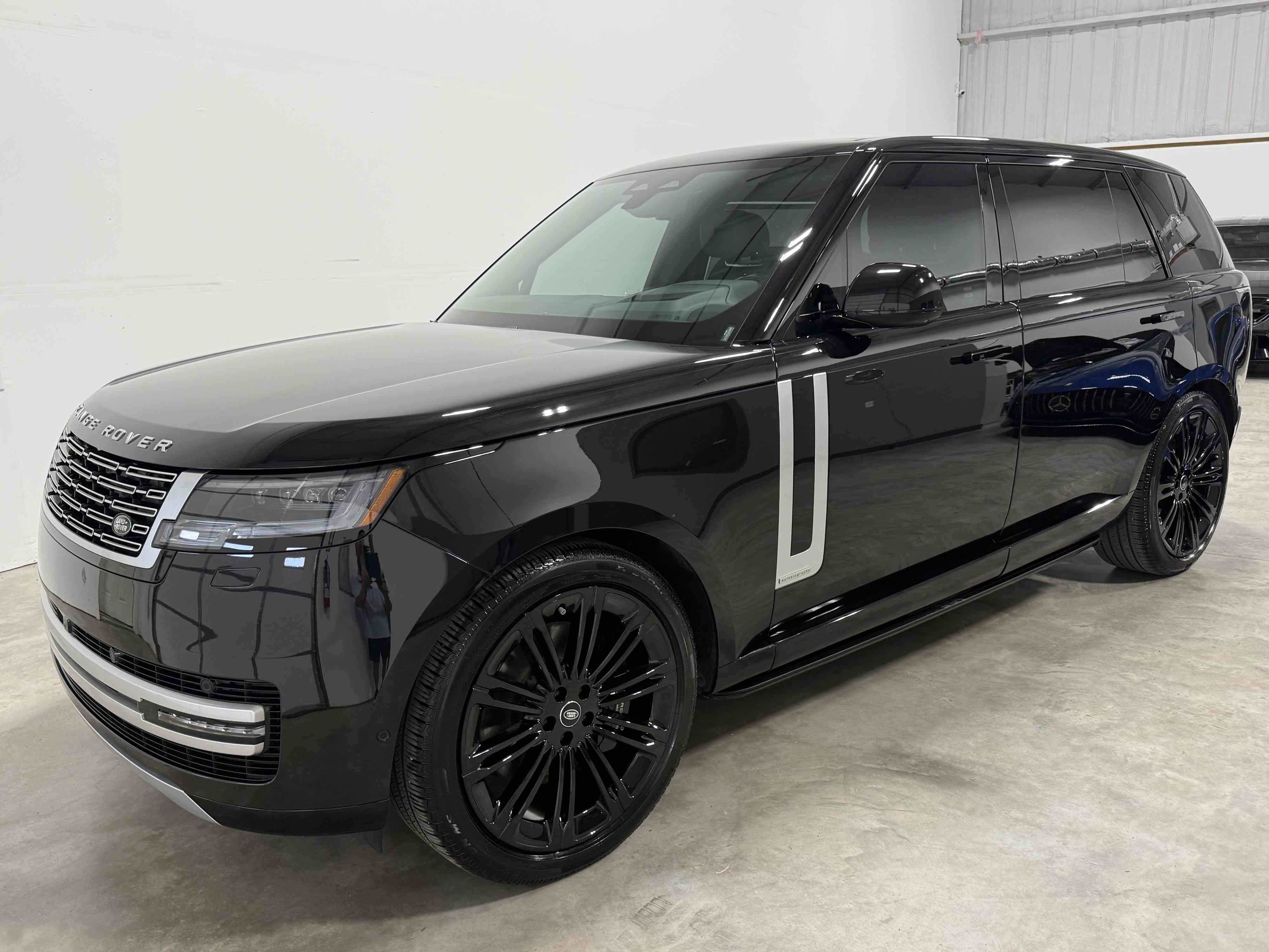 Used 2025 Land Rover Range Rover Long Wheelbase Autobiography image 18