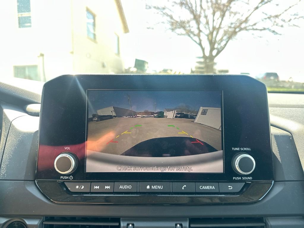 Used 2025 Nissan Pathfinder S image 18