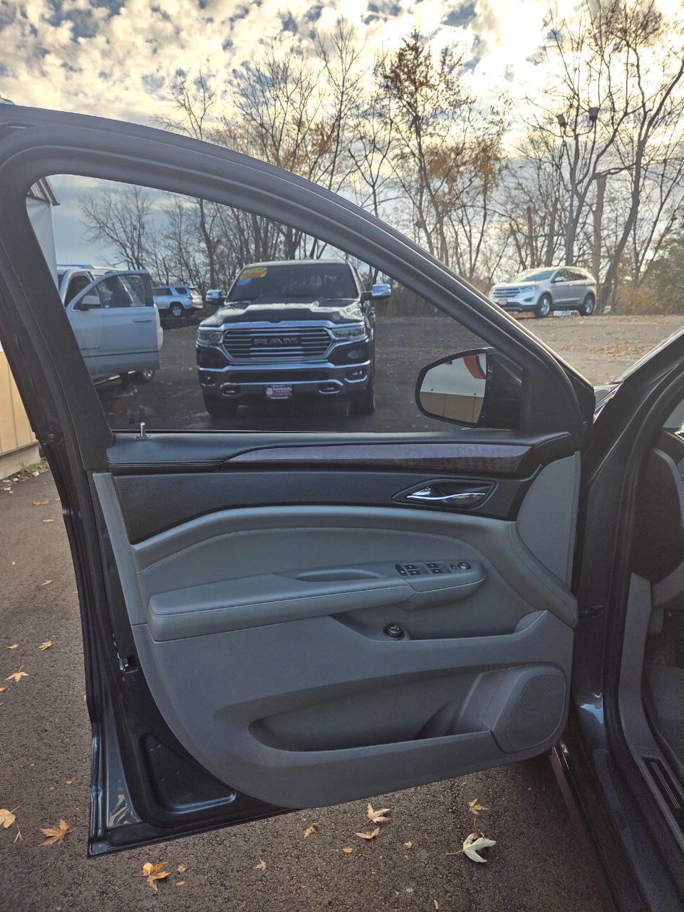 Used 2011 Cadillac SRX Luxury image 9