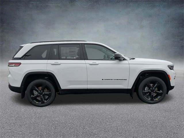 New 2025 Jeep Grand Cherokee Altitude image 3