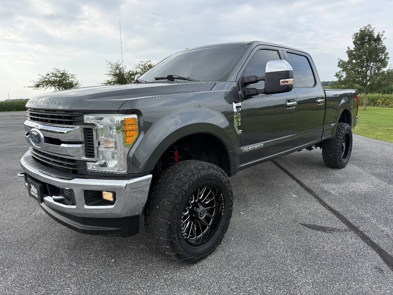 Used 2017 Ford F250 XLT w/ XLT Premium Package AWD/4WD image 2