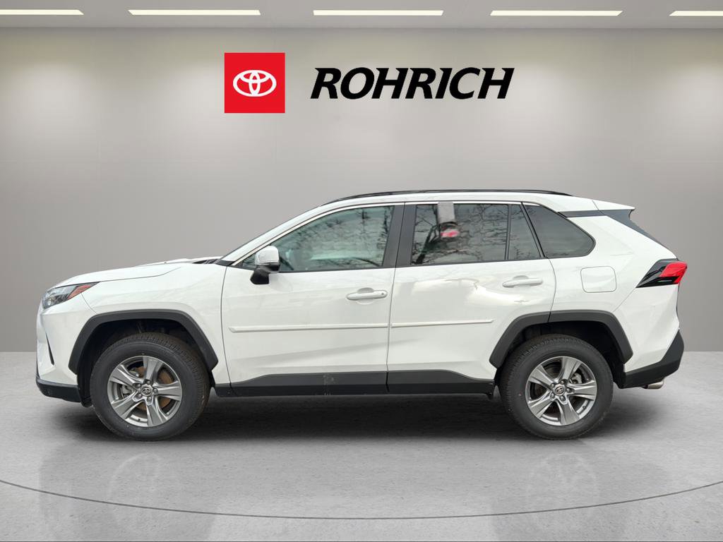 Used 2022 Toyota RAV4 XLE image 3