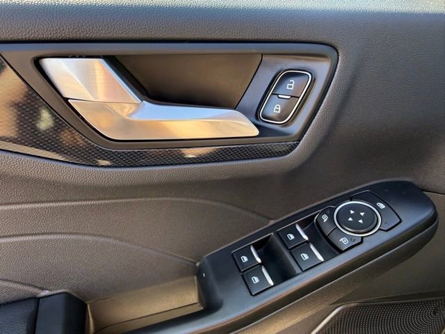 Used 2025 Ford Escape ST-Line image 16