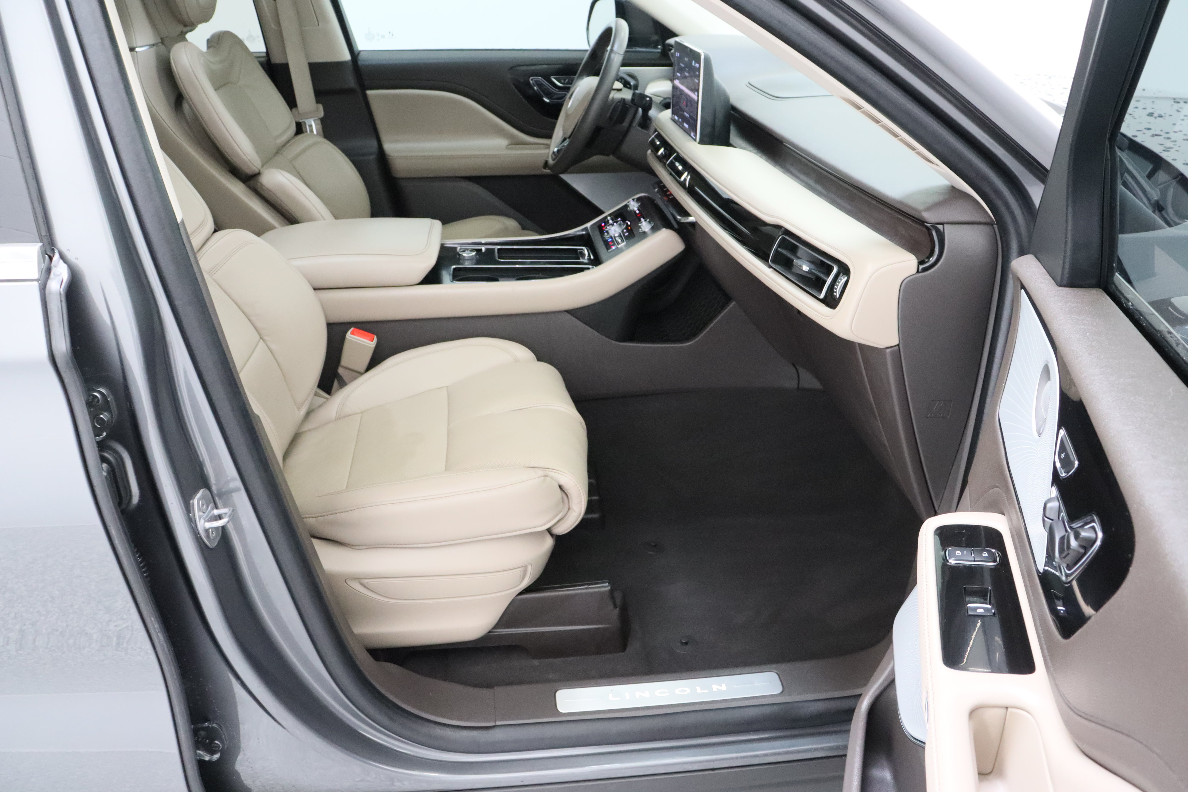 Used 2023 Lincoln Aviator Grand Touring w/ Equipment Group 301A AWD/4WD image 44