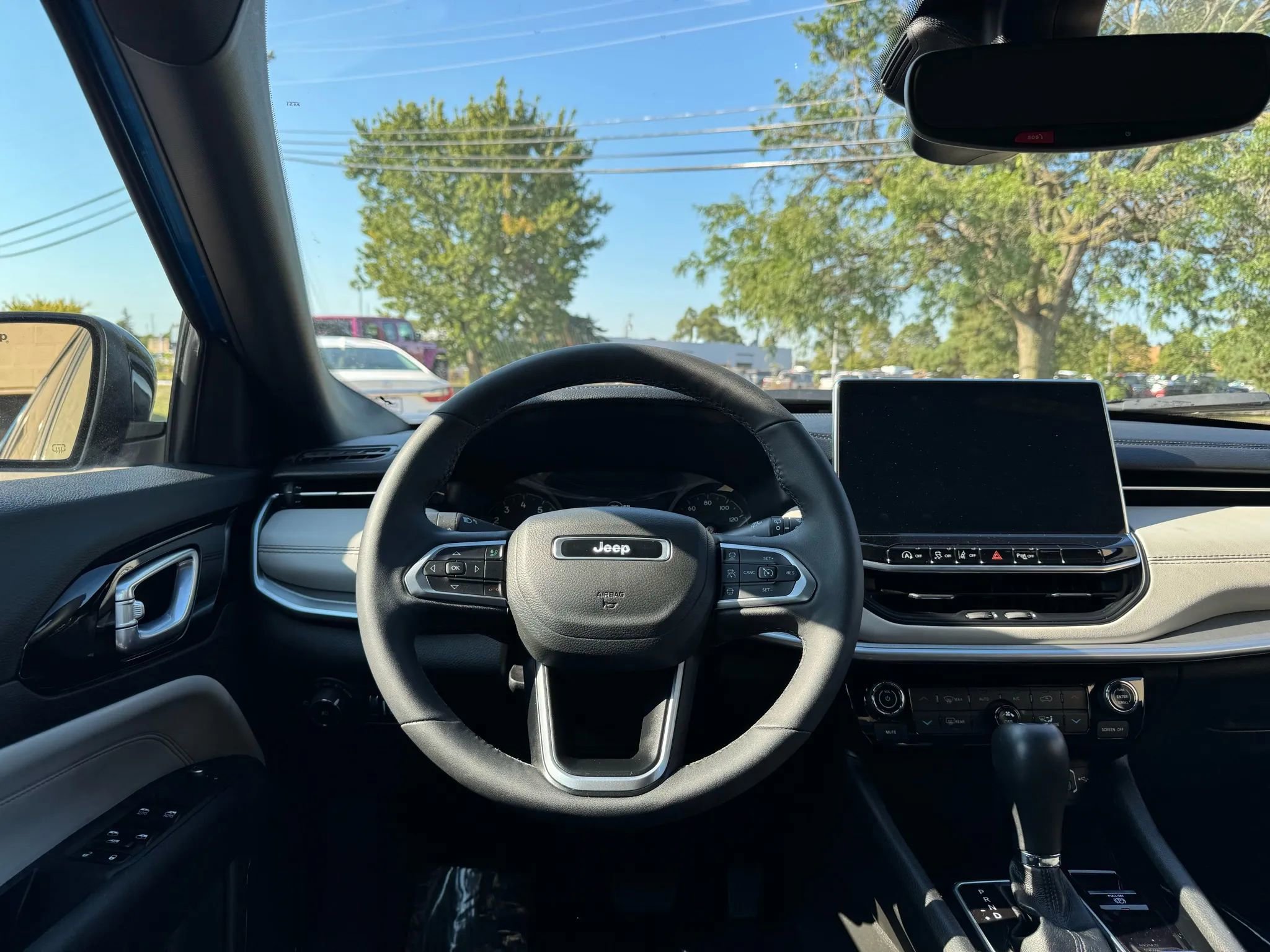 Used 2025 Jeep Compass Limited image 18