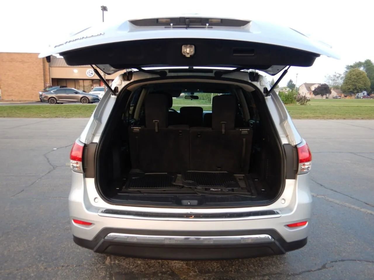 Used 2014 Nissan Pathfinder S image 16