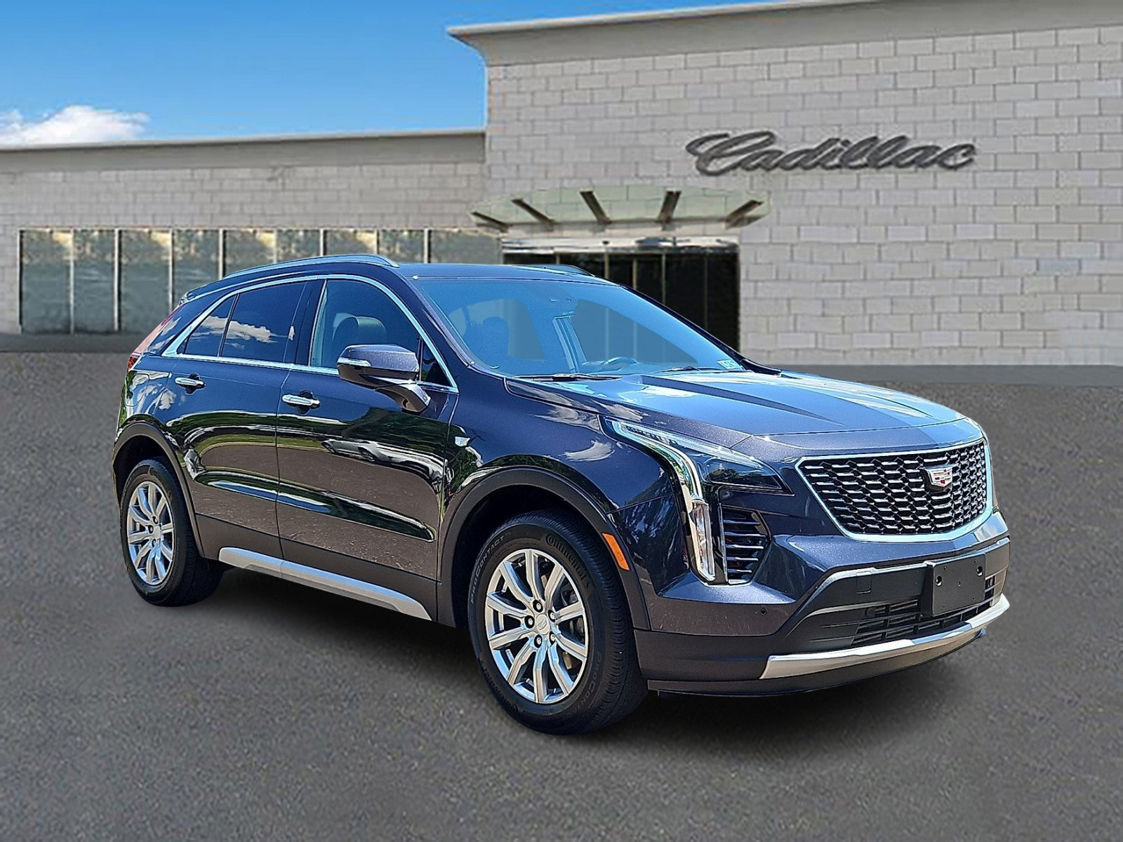 Certified 2023 Cadillac XT4 Premium Luxury AWD/4WD image 3