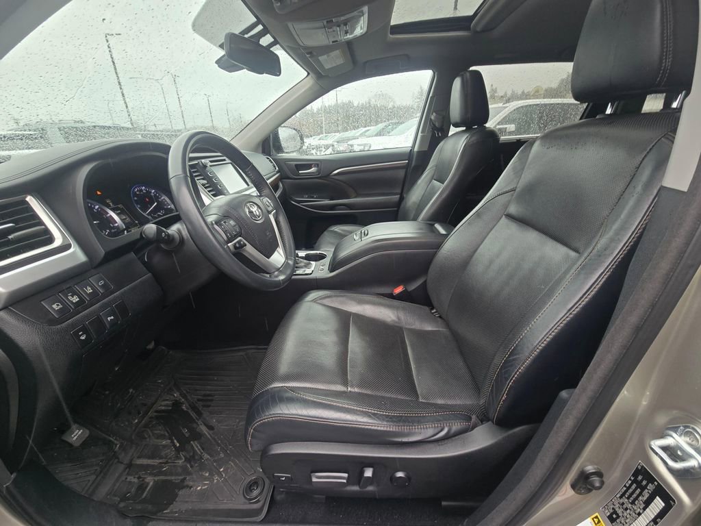 Used 2016 Toyota Highlander Limited AWD/4WD image 16