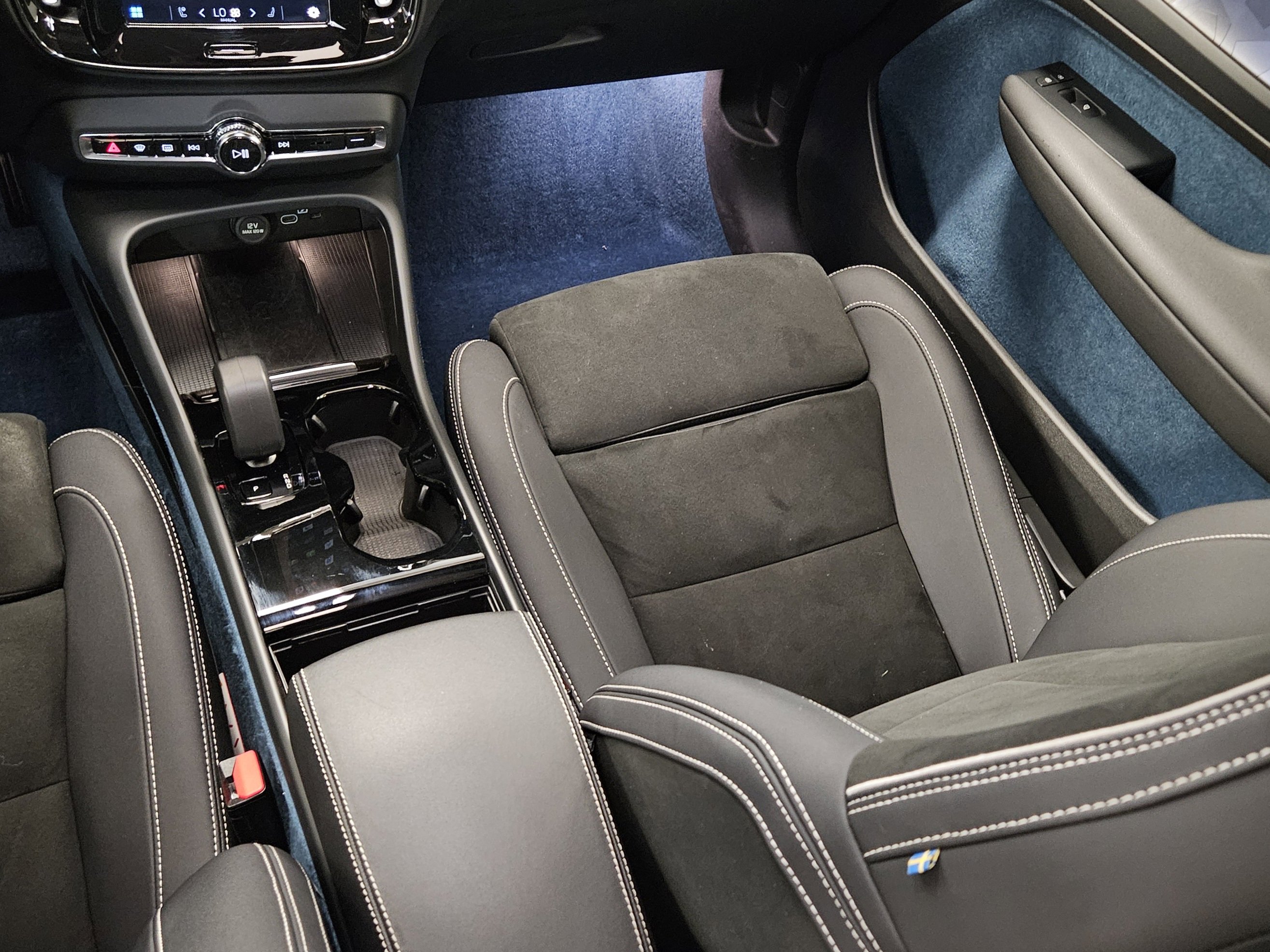 Used 2023 Volvo C40 P8 Recharge Ultimate image 16