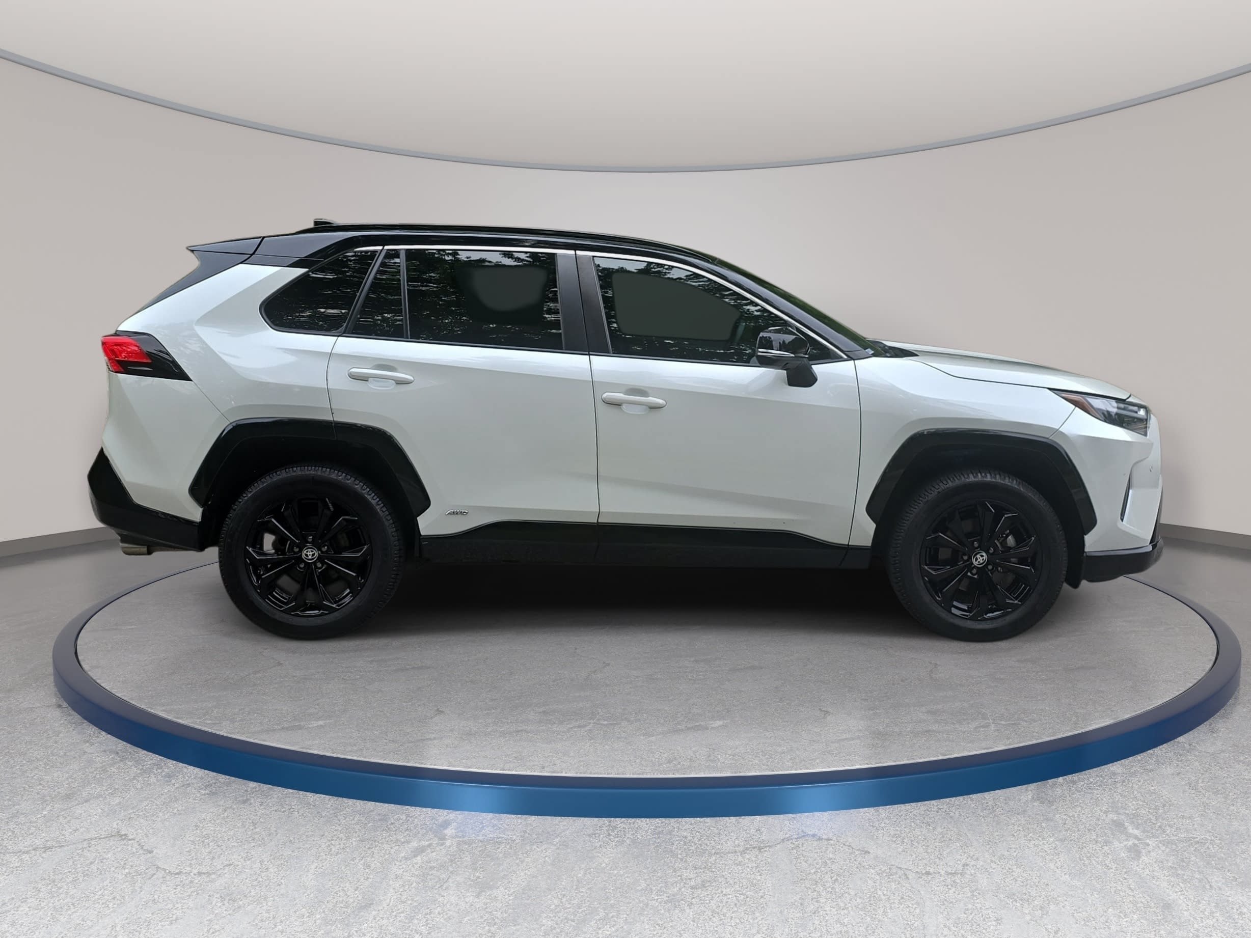 Used 2022 Toyota RAV4 XSE AWD/4WD image 4