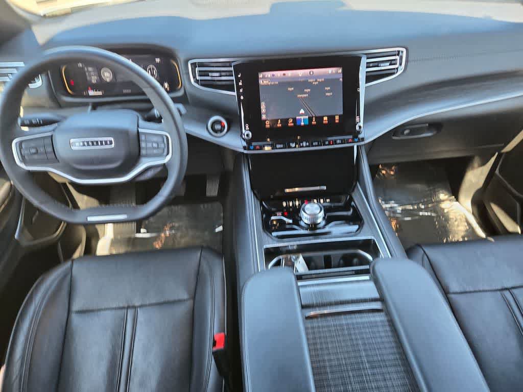 Used 2023 Jeep Wagoneer L Series II AWD/4WD image 9