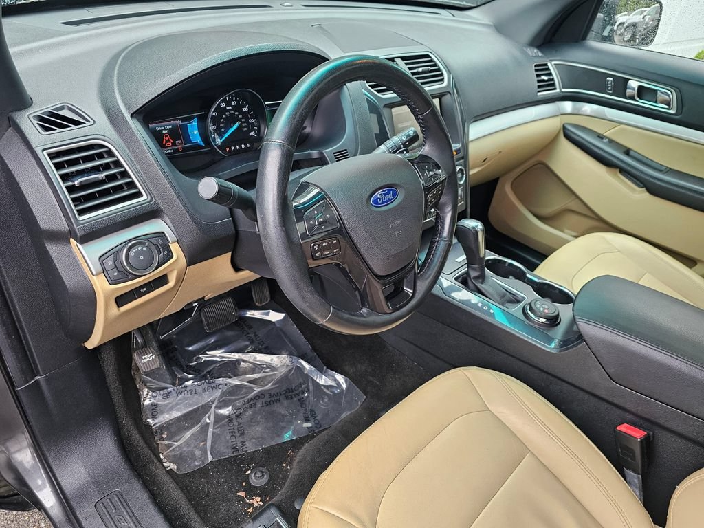 Used 2016 Ford Explorer XLT w/ Equipment Group 202A AWD/4WD image 22