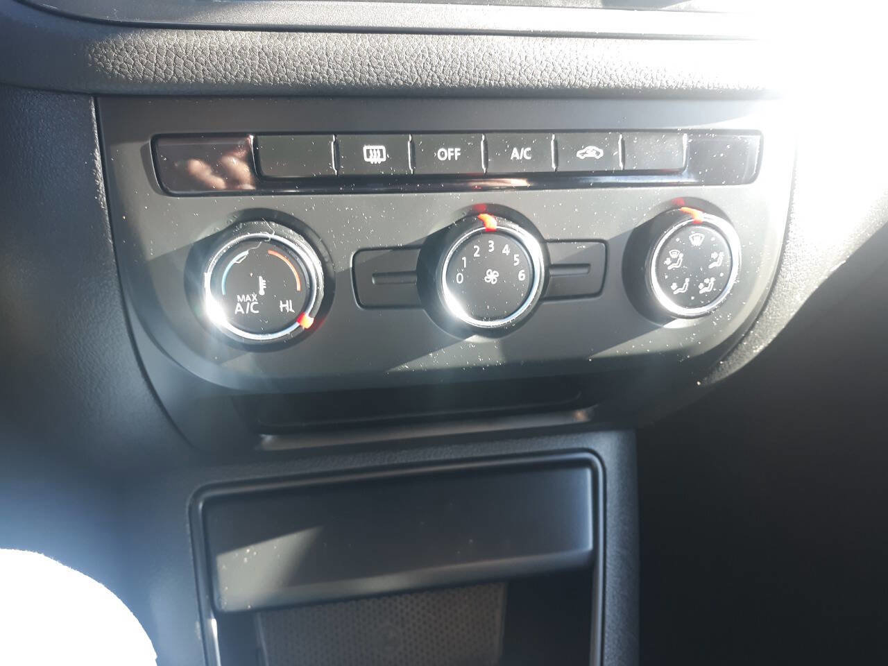 Used 2013 Volkswagen Tiguan S image 21