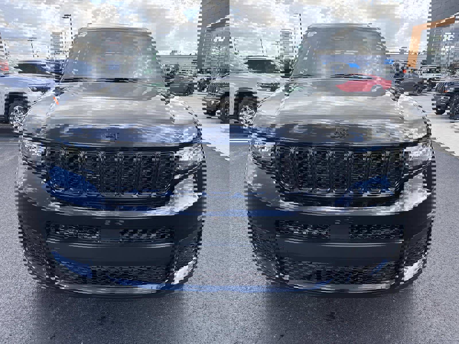 Used 2025 Jeep Grand Cherokee L Laredo w/ Luxury Tech Group I image 2