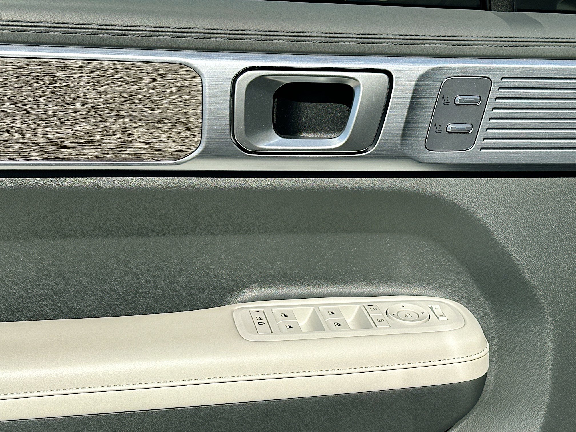 Used 2024 Hyundai Santa Fe Limited FWD image 16