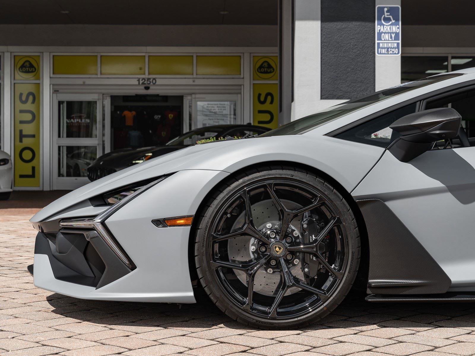 Used 2024 Lamborghini Revuelto image 25