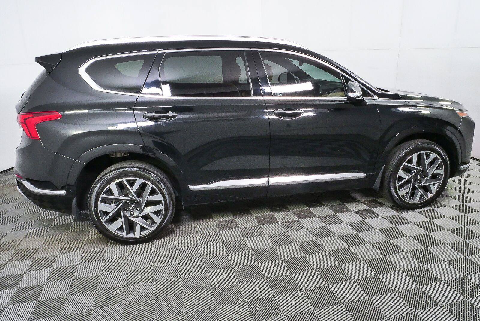 Used 2023 Hyundai Santa Fe Calligraphy AWD/4WD image 9
