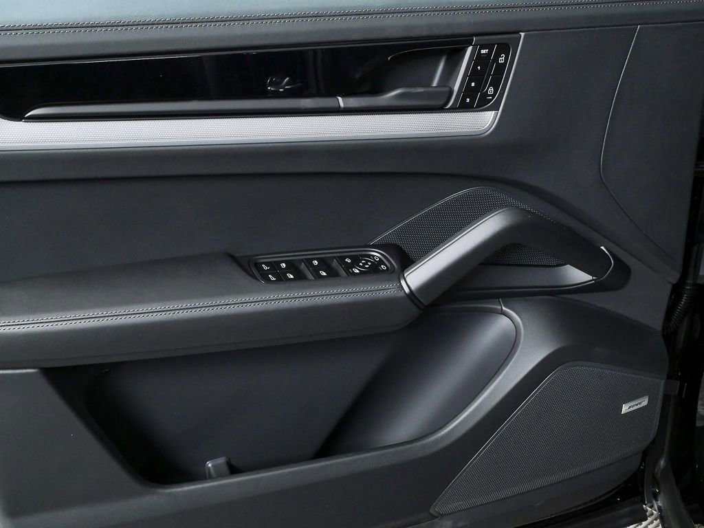New 2026 Porsche Cayenne S image 6