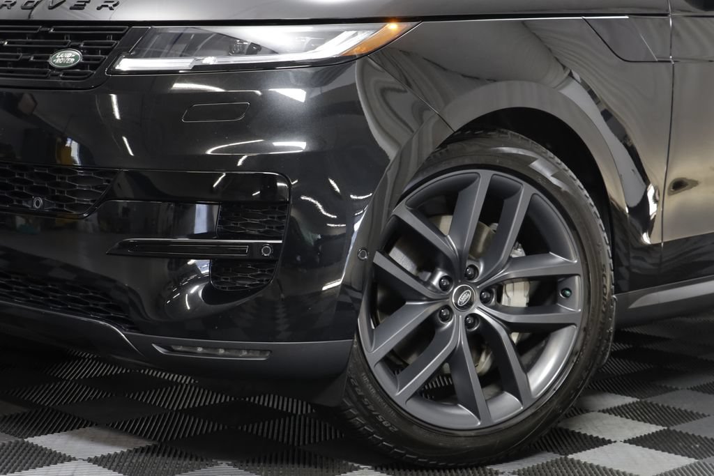 Used 2024 Land Rover Range Rover Sport SE AWD/4WD image 3