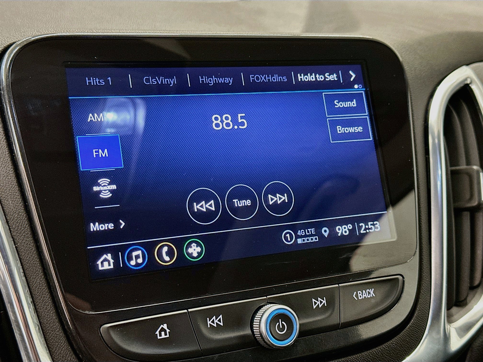Used 2023 Chevrolet Equinox Premier AWD/4WD image 21