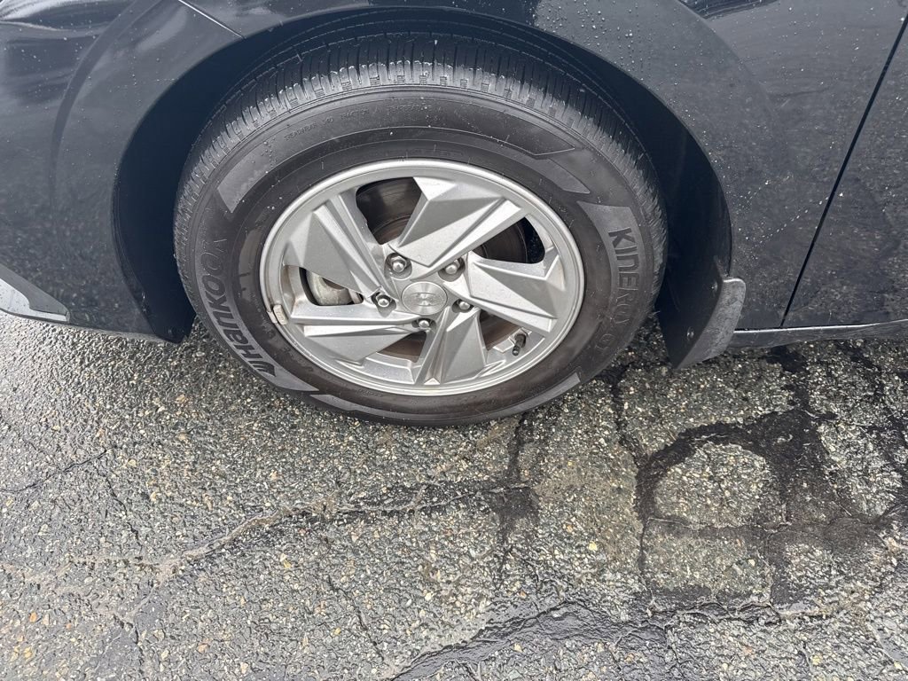 Used 2026 Hyundai Elantra SE image 11