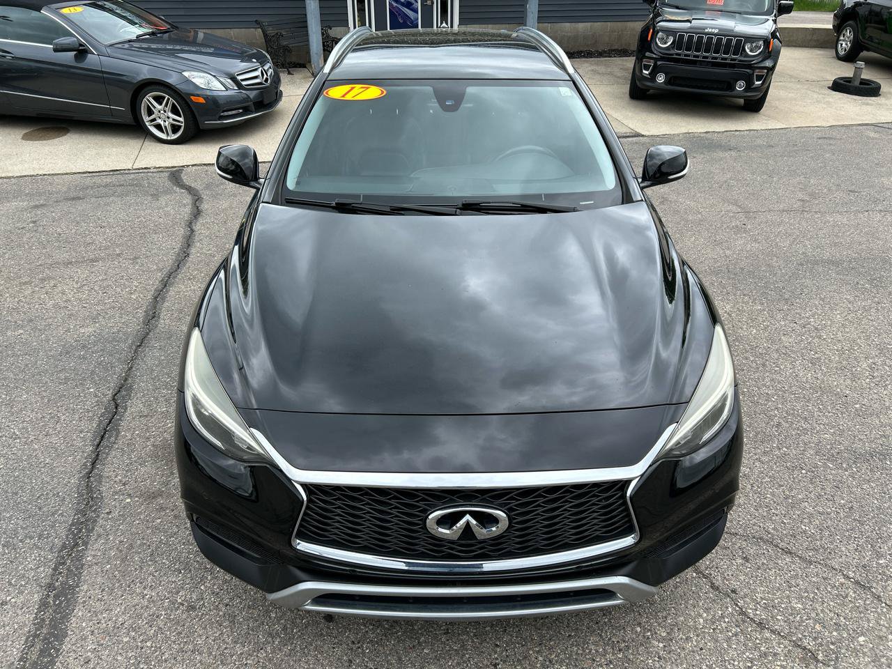 Used 2017 INFINITI QX30 Premium w/ Navigation Package AWD/4WD image 7