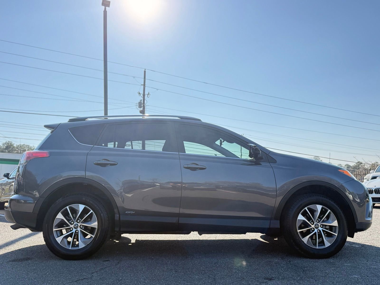 Used 2018 Toyota RAV4 XLE AWD/4WD image 6