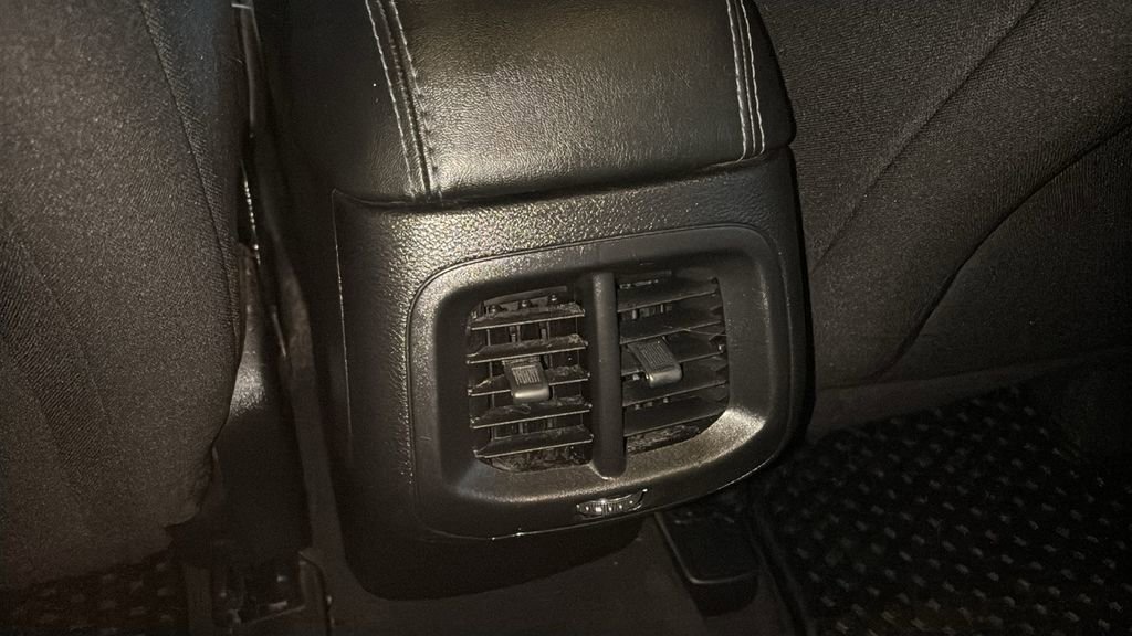 Used 2019 Jeep Cherokee Latitude w/ Cold Weather Group image 7