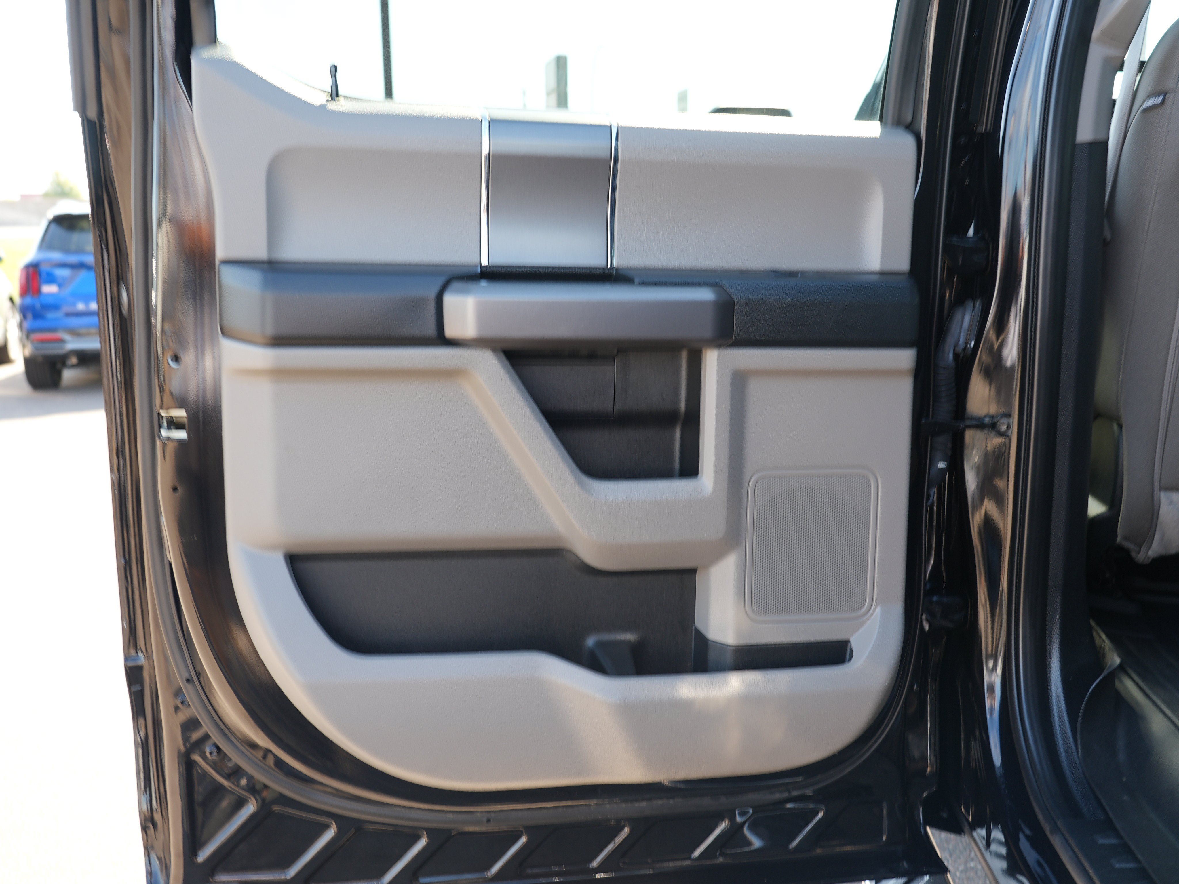 Used 2019 Ford F150 XLT w/ Equipment Group 302A Luxury AWD/4WD image 19