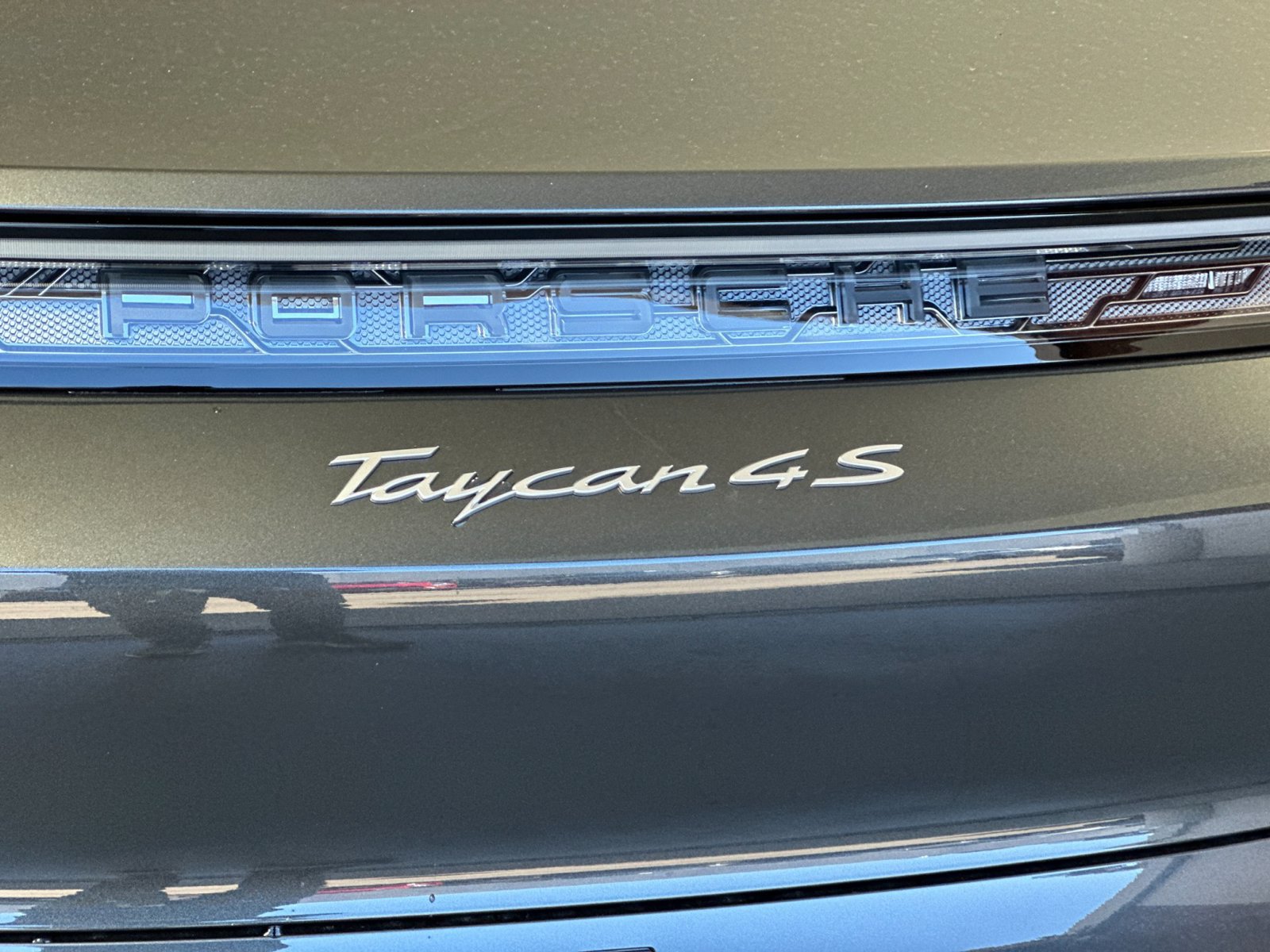 New 2026 Porsche Taycan 4S AWD/4WD image 33