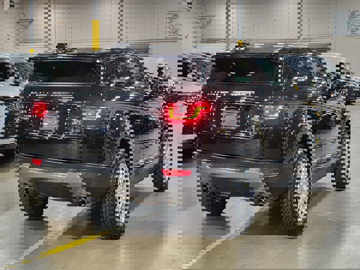 Used 2016 Land Rover Range Rover Evoque SE Premium image 9