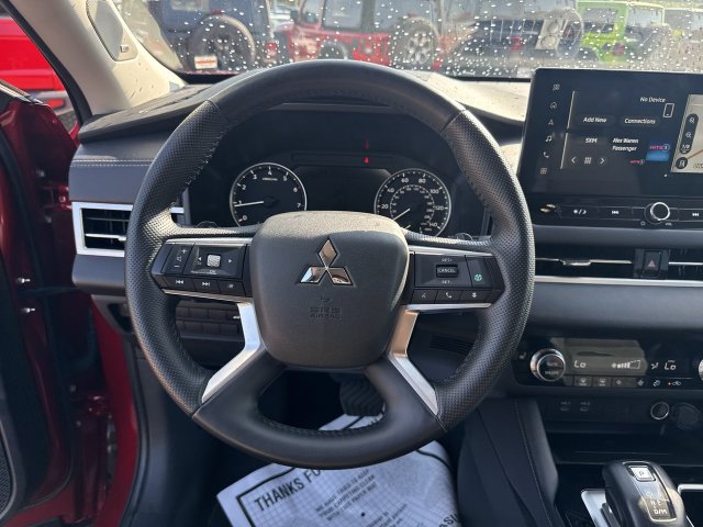 Used 2025 Mitsubishi Outlander SE FWD image 15